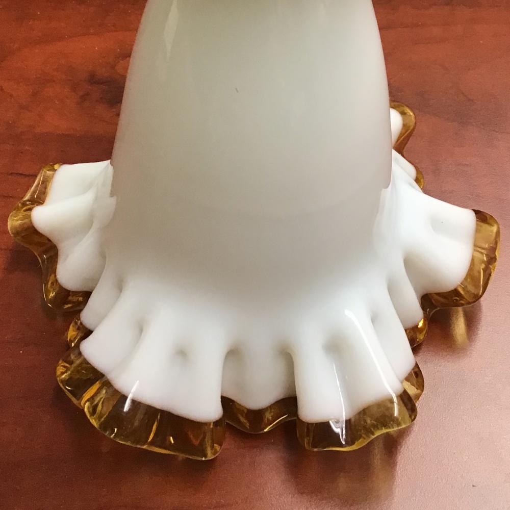 Fenton Vintage RARE Silvercrest Milk Glass Vase - Picture 5 of 6